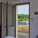 Domaine La Truffiere Des Merigots بيت ضيافة